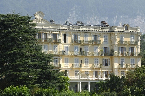 Les palaces d'Aix les Bains proche de l'oasis du Sierroz