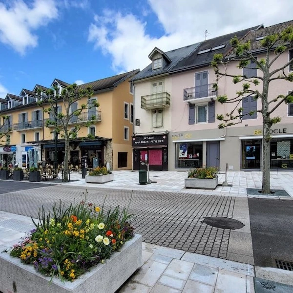Les rues de Genève et Chambery dans le centre d'Aix les Bains